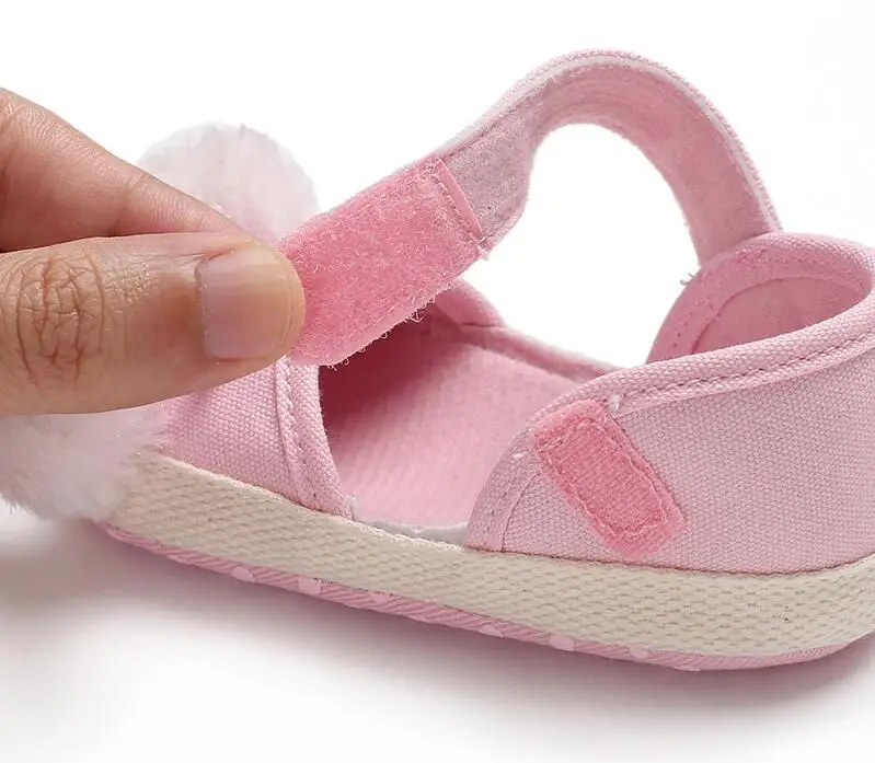 Hot Selling Baby Shoes Girls First Walkers Bow Cute Ball Soft Bottom Non-slip Footwear Crib Shoes 3 Color 0-18 M
Hot Selling Baby Shoes Girls First Walkers Bow Cute Ball Soft Bottom Non-slip Footwear Crib Shoes 3 Color 0-18 M
