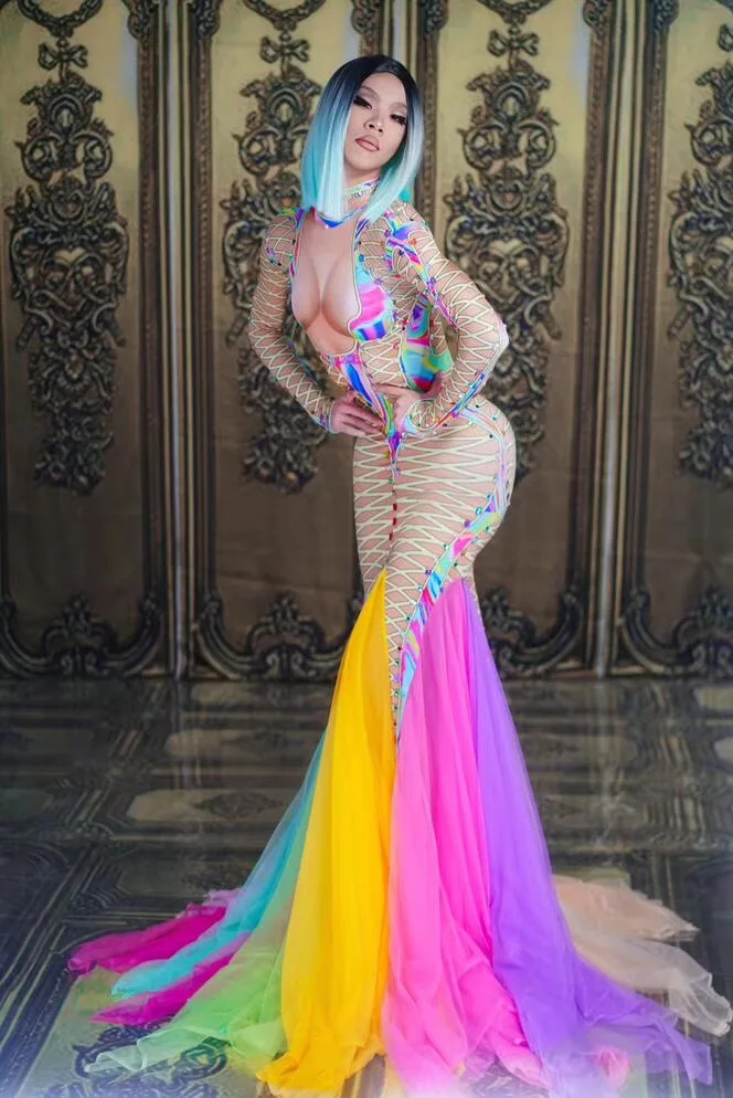 2021 Women New Sexy Colorful Mesh Tail Long Dress Sexy Stage Wear Big Stretch Long Dress Singer Evening Performance Dance Dress
2021 Women New Sexy Colorful Mesh Tail Long Dress Sexy Stage Wear Big Stretch Long Dress Singer Evening Performance Dance Dress