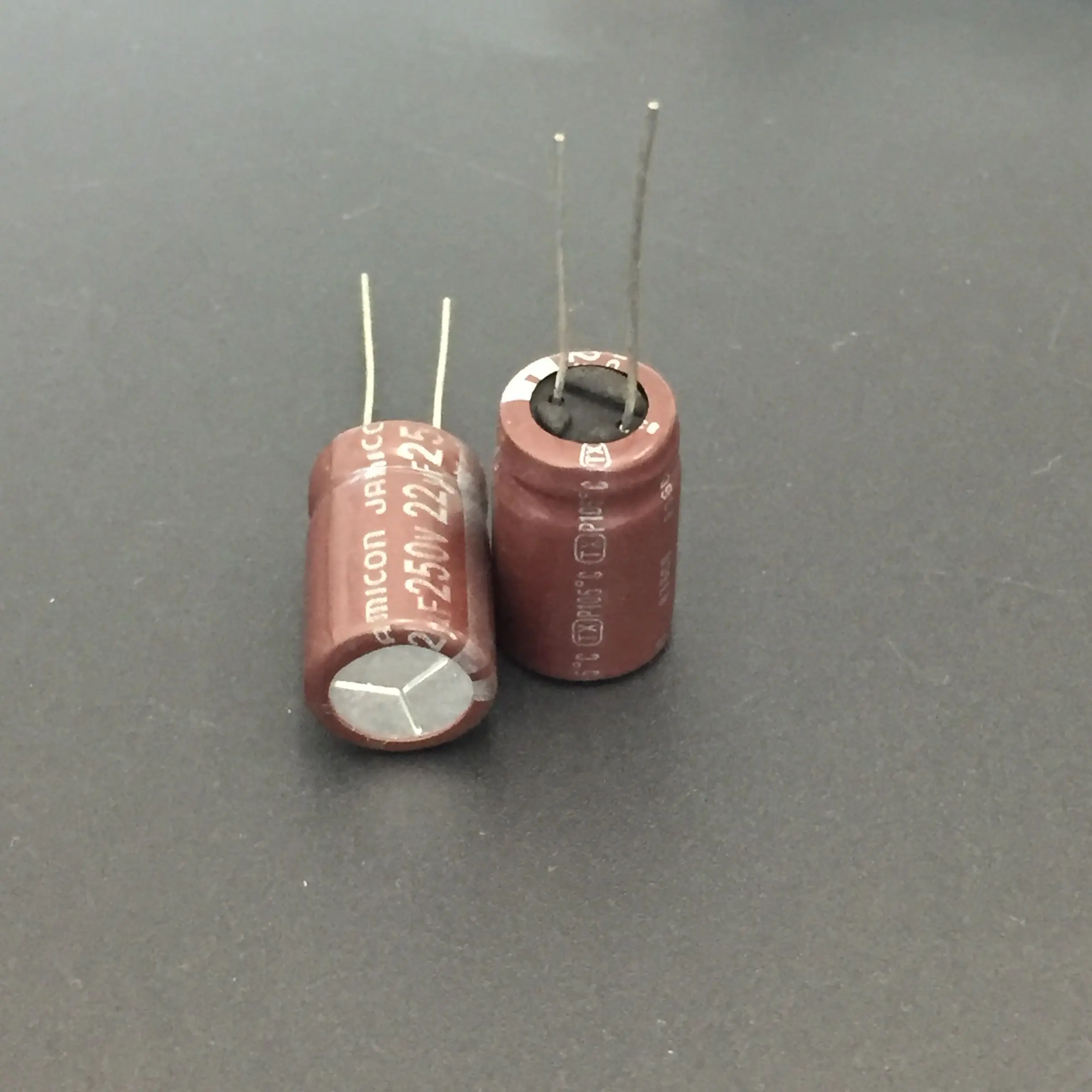 5pcs/50pcs 22uF 250V JAMICON TX Series 12.5x20mm High Quality 250V22uF Aluminum Electrolytic capacitor
5pcs/50pcs 22uF 250V JAMICON TX Series 12.5x20mm High Quality 250V22uF Aluminum Electrolytic capacitor