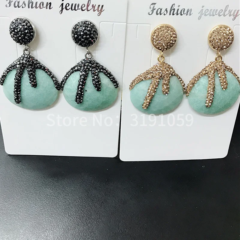 European and American vintage exquisite water drop earrings with a large earring, elegant temperament, and elegant accessories
European and American vintage exquisite water drop earrings with a large earring, elegant temperament, and elegant accessories