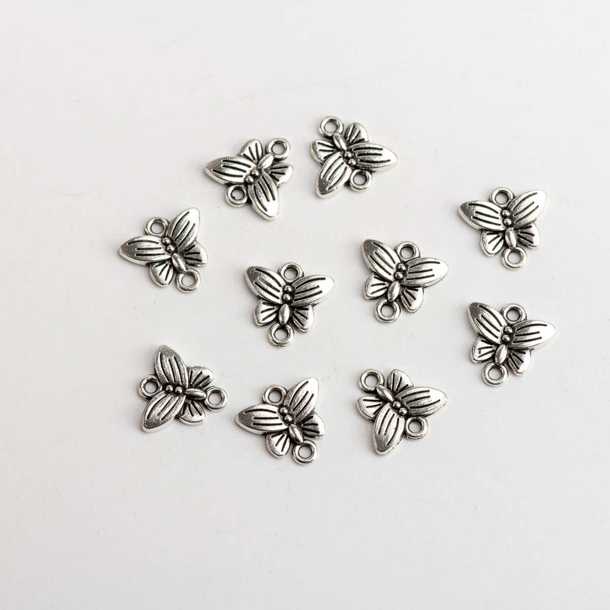 Metal Butterfly Connector Beads & Jewelry Making DIY Jewelry Making Findings Handicraft Accessories For Jewelries #JZ506
Metal Butterfly Connector Beads & Jewelry Making DIY Jewelry Making Findings Handicraft Accessories For Jewelries #JZ506
