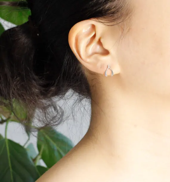Fashion V-shaped stud earrings stud earrings Tree branch shaped ear studs For Women wholesale
Fashion V-shaped stud earrings stud earrings Tree branch shaped ear studs For Women wholesale