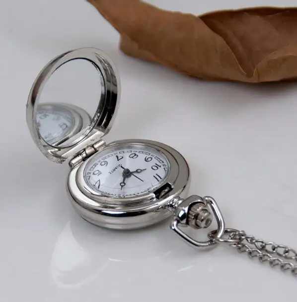 Ceramic Multi - Drilling Sapphire Blue White, black ,Diamond Flip Men And Women Silver Pocket Watch Fashion gift OKJ5234
Ceramic Multi - Drilling Sapphire Blue White, black ,Diamond Flip Men And Women Silver Pocket Watch Fashion gift OKJ5234