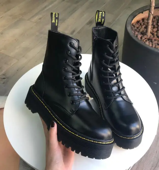 Carpaton Hot Selling Leather Ankle Boots for Woman Black Color Round Toe Lace-up Riding Boots Flat Plaform Short Boots White
Carpaton Hot Selling Leather Ankle Boots for Woman Black Color Round Toe Lace-up Riding Boots Flat Plaform Short Boots White