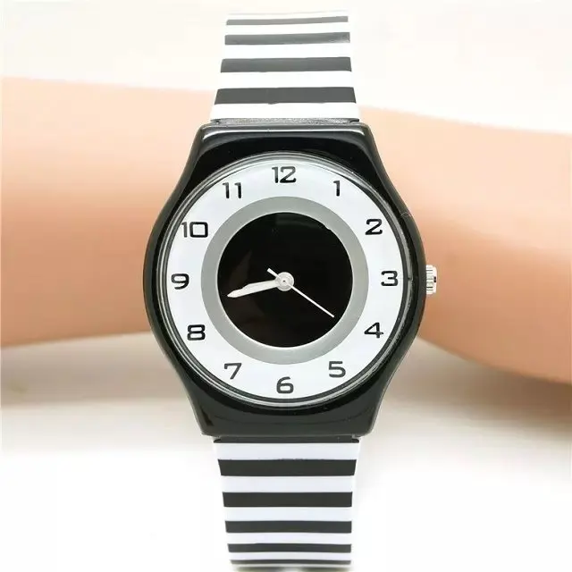 Luxury brand simple women fashion new ultra-thin stripe wristwatches student casual black red color waterproof gift watches
Luxury brand simple women fashion new ultra-thin stripe wristwatches student casual black red color waterproof gift watches