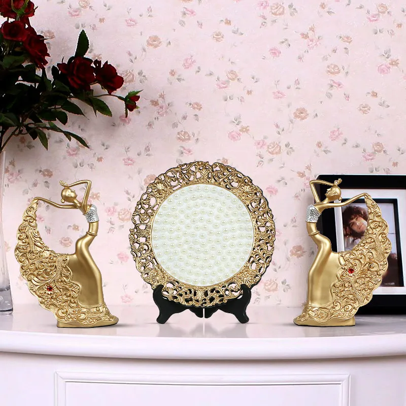 Creative European Style Home Decoration TV Cabinet Furnishing Art Graceful Peacock Girls Dancer Decorative Pearl Plate
Creative European Style Home Decoration TV Cabinet Furnishing Art Graceful Peacock Girls Dancer Decorative Pearl Plate