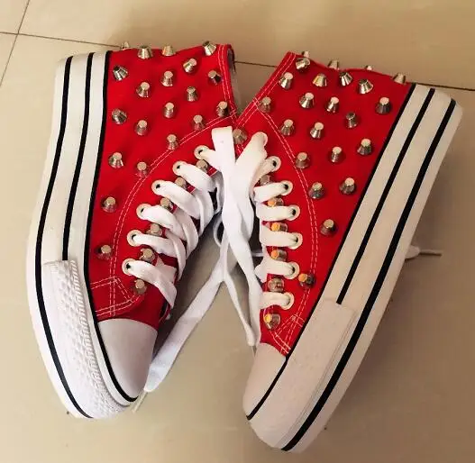 Creative Thick-bottomed handmade rivet canvas shoes flat boys and girls shoes classic sports canvas shoes
Creative Thick-bottomed handmade rivet canvas shoes flat boys and girls shoes classic sports canvas shoes