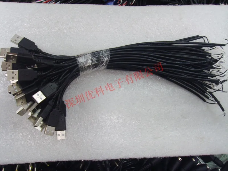 Высококачественная линия передачи данных USB с одним штекером, головка разъема, четыре ядра, два ядра, медная зарядка USB2.0.
Высококачественная линия передачи данных USB с одним штекером, головка разъема, четыре ядра, два ядра, медная зарядка USB2.0.