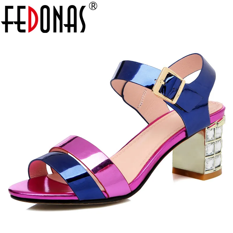 FEDONAS New Gladiator Women Genuine Leather Sandals Crystal High Heels Mix-color Fashion Shoes Woman Female Wedding Party Sandal
FEDONAS New Gladiator Women Genuine Leather Sandals Crystal High Heels Mix-color Fashion Shoes Woman Female Wedding Party Sandal