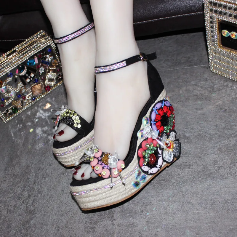 Sandalias Mujer 2019 Stylish Magic Show Sandals Women Colors Crystal Studded Rhinestone Sandals 10cm High Wedges Shoes For Women
Sandalias Mujer 2019 Stylish Magic Show Sandals Women Colors Crystal Studded Rhinestone Sandals 10cm High Wedges Shoes For Women