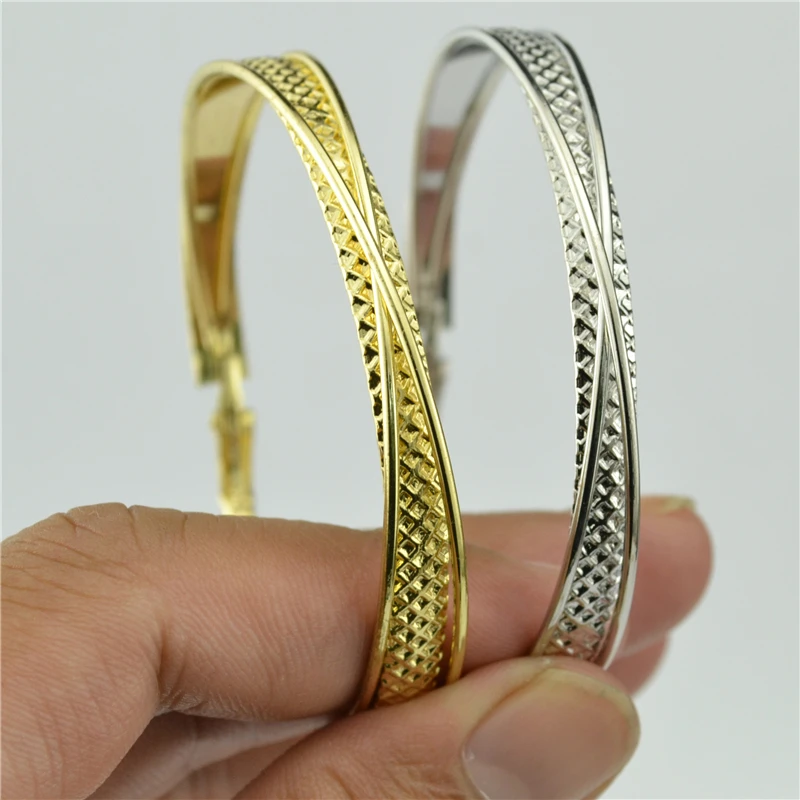 Hoop earrings for women 2021 Trend Big circle Rings Fashion Casual jewelry Accessories Wholesale Fine Piercing Ladies earings
Hoop earrings for women 2021 Trend Big circle Rings Fashion Casual jewelry Accessories Wholesale Fine Piercing Ladies earings