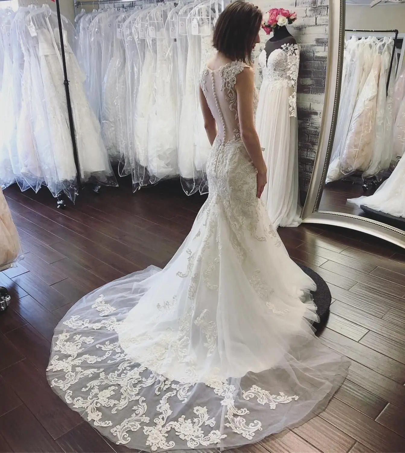 2020 New Wedding Dresses V-Neck Lace Appliqued Beads Sleeveless Button Back Wedding Gowns Real Images Mermaid Bridal Dress
2020 New Wedding Dresses V-Neck Lace Appliqued Beads Sleeveless Button Back Wedding Gowns Real Images Mermaid Bridal Dress