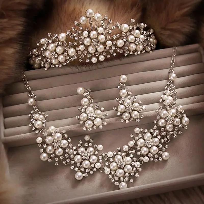 5sets/lot Ladies Crystal Hairbands Earrings Necklaces Set Rhinestone Pearls Headdress Neckchains Ear Dangler Party Jewelry WH017
5sets/lot Ladies Crystal Hairbands Earrings Necklaces Set Rhinestone Pearls Headdress Neckchains Ear Dangler Party Jewelry WH017