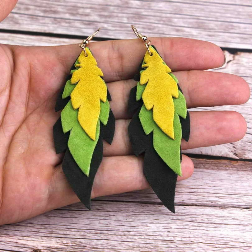 ZWPON Layered Soft Leather Leaf Earrings Colorful Feather Christmas Earrings Jewelry Wholesale
ZWPON Layered Soft Leather Leaf Earrings Colorful Feather Christmas Earrings Jewelry Wholesale