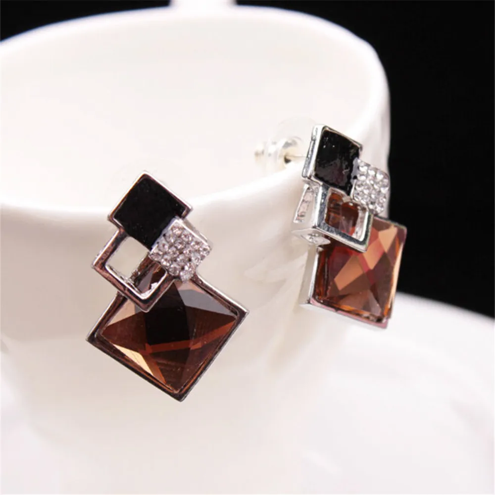 Hot Fashion Vintage Long Square Crystal Earring Big Geometric Stud Earrings For Women Classic Gold-Color Stud Earrings Jewelry
Hot Fashion Vintage Long Square Crystal Earring Big Geometric Stud Earrings For Women Classic Gold-Color Stud Earrings Jewelry