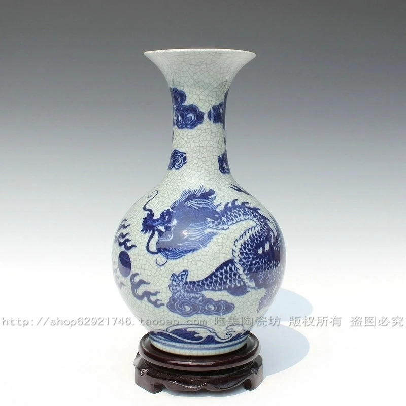 Jingdezhen ceramic antique vase glaze blue and white guanyao crack glaze reward bottle blue and white
Jingdezhen ceramic antique vase glaze blue and white guanyao crack glaze reward bottle blue and white
