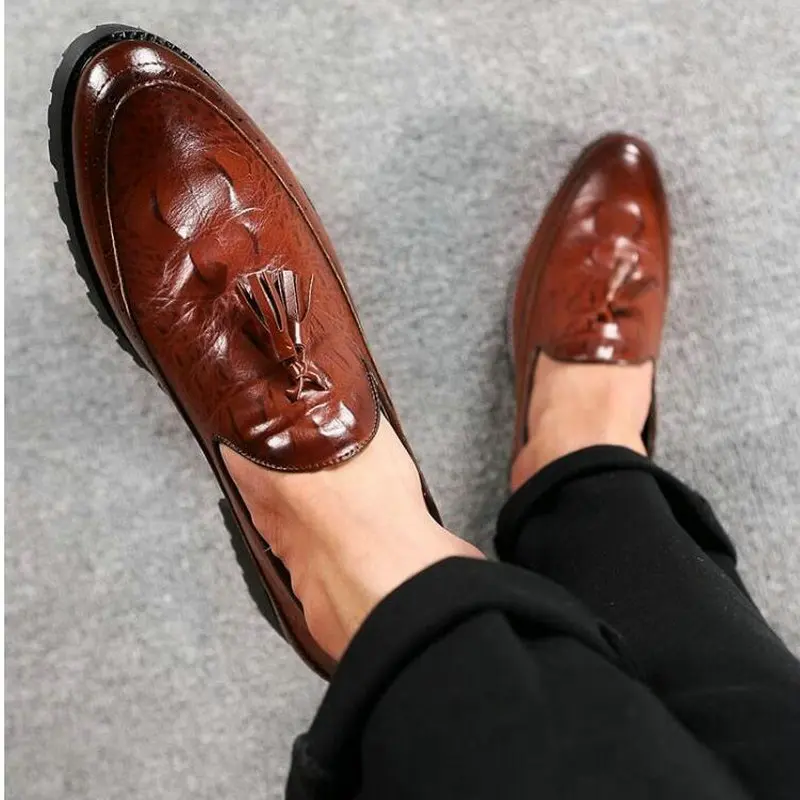 New luxury brand fashion Men tassel loafers shoes leather italian formal dress Pointed Toe Oxfords Formal Wedding shoes LH-9595
New luxury brand fashion Men tassel loafers shoes leather italian formal dress Pointed Toe Oxfords Formal Wedding shoes LH-9595