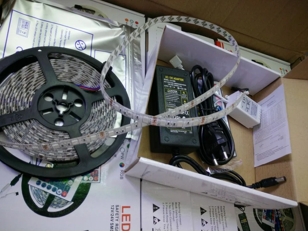 5M/roll 300 LED RGB SMD 5050 Flexible Waterproof led Strip light +24/44key IR Remote,12V 5A adapter LED Kit & color box packing
5M/roll 300 LED RGB SMD 5050 Flexible Waterproof led Strip light +24/44key IR Remote,12V 5A adapter LED Kit & color box packing