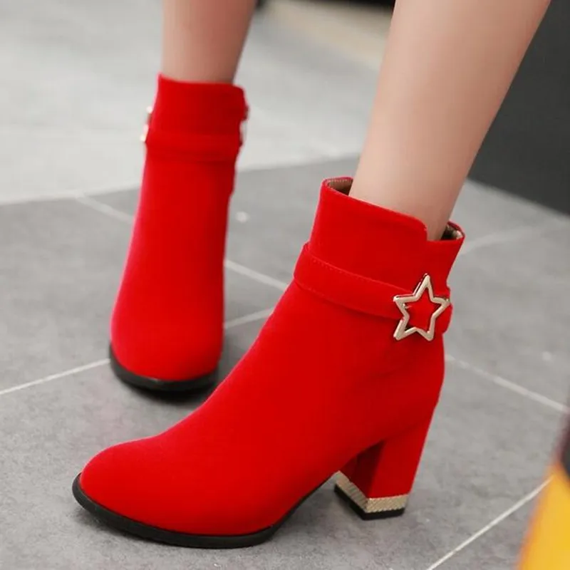 New fashions in autumn and winter rough with women's boots European and American frosted wedding ladies' heel wedding boots
New fashions in autumn and winter rough with women's boots European and American frosted wedding ladies' heel wedding boots