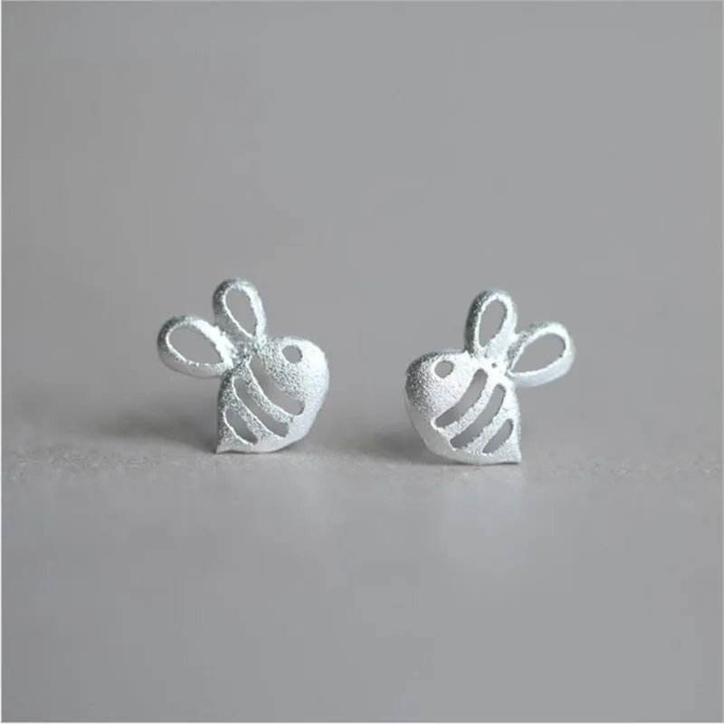 925 Sterling Silver Hollow Cute Honeybee Bee Stud Earring For Women Girl Kid Earings Fashion Animal brincos Jewelry ES094
925 Sterling Silver Hollow Cute Honeybee Bee Stud Earring For Women Girl Kid Earings Fashion Animal brincos Jewelry ES094