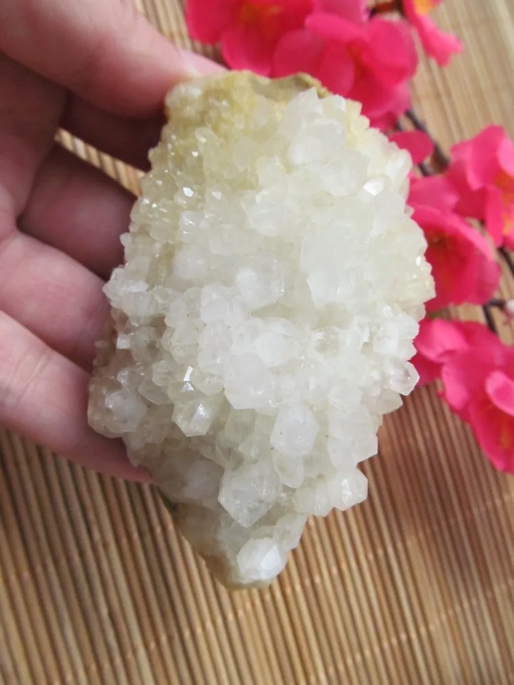 Natural White Quartz Flowers Crystal Clusters Decoration Resistant Healing Stone Feng Shui Decoration 176g
Natural White Quartz Flowers Crystal Clusters Decoration Resistant Healing Stone Feng Shui Decoration 176g