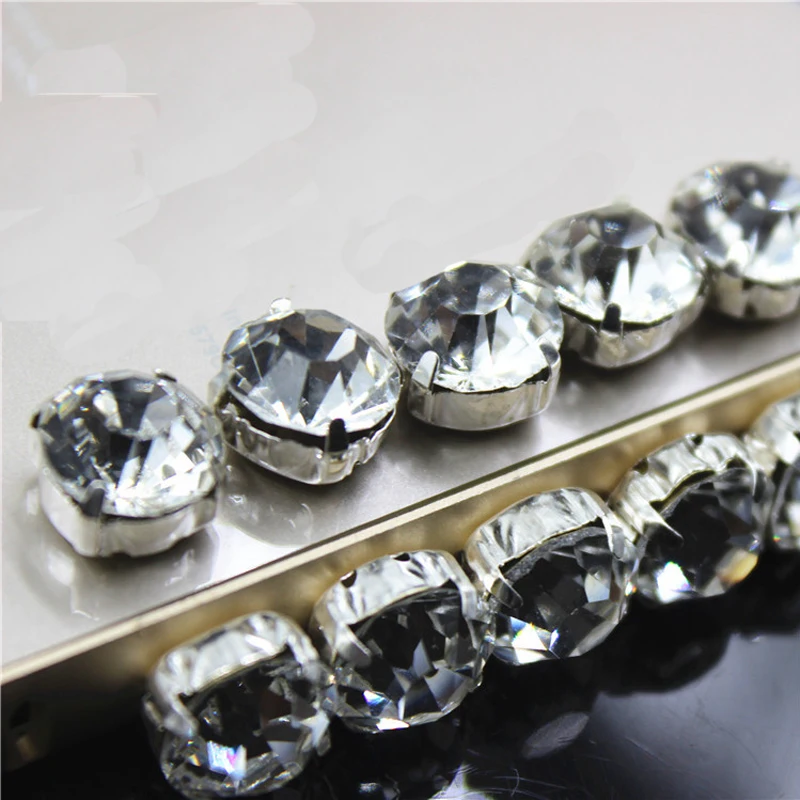 200Pcs Shiny Sparkle Crystal Clear Strass Sew Clothes Dress DIY Craft Handbag Sewing Rhinestone Decoration Accessories 3mm/4mm
200Pcs Shiny Sparkle Crystal Clear Strass Sew Clothes Dress DIY Craft Handbag Sewing Rhinestone Decoration Accessories 3mm/4mm
