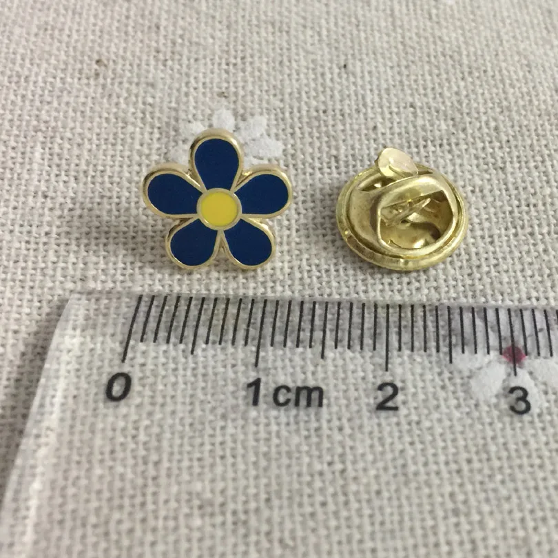 10pcs/lot Wholesale Froget-me-not Flower Brooches and Pins Masonic Lapel Pin Badges Butterfly Clutch Small Brooch Metal Craft 
10pcs/lot Wholesale Froget-me-not Flower Brooches and Pins Masonic Lapel Pin Badges Butterfly Clutch Small Brooch Metal Craft