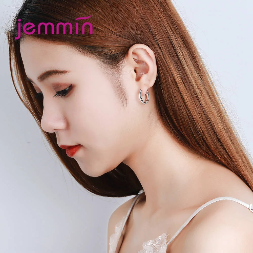 Popular Design New Good Made Earrings Classic Simple Circle Loop Design Anniversary Jewelry Accessory for Men Women
Popular Design New Good Made Earrings Classic Simple Circle Loop Design Anniversary Jewelry Accessory for Men Women