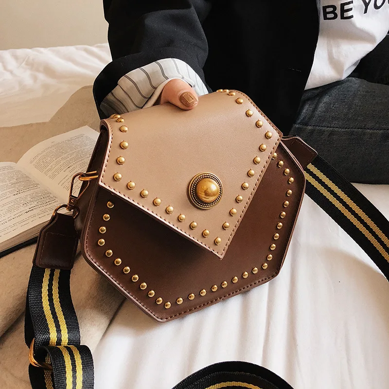 New Arrrival Women Bag New Hexagonal Pearl Magnetic Buckle Small Square Bag Striped Shoulder Strap Crossbody Slung Handbag
New Arrrival Women Bag New Hexagonal Pearl Magnetic Buckle Small Square Bag Striped Shoulder Strap Crossbody Slung Handbag