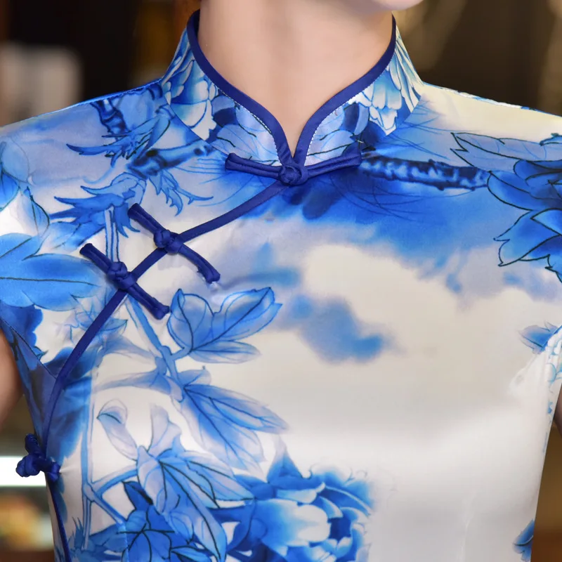 2019 Summer Long Cheongsam Novelty Chinese style Dress Womens Rayon Qipao Slim Party Dresses Lady Button Vestido Size S-4XL
2019 Summer Long Cheongsam Novelty Chinese style Dress Womens Rayon Qipao Slim Party Dresses Lady Button Vestido Size S-4XL