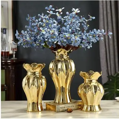 Golden ceramic vase, home living room decorations, simple modern home table, dried flowers
Golden ceramic vase, home living room decorations, simple modern home table, dried flowers