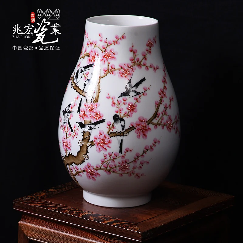Jingdezhen Zhaohong manufacturing xishangmeishao ceramic craft vase ornaments Mecke five magpie figure
Jingdezhen Zhaohong manufacturing xishangmeishao ceramic craft vase ornaments Mecke five magpie figure