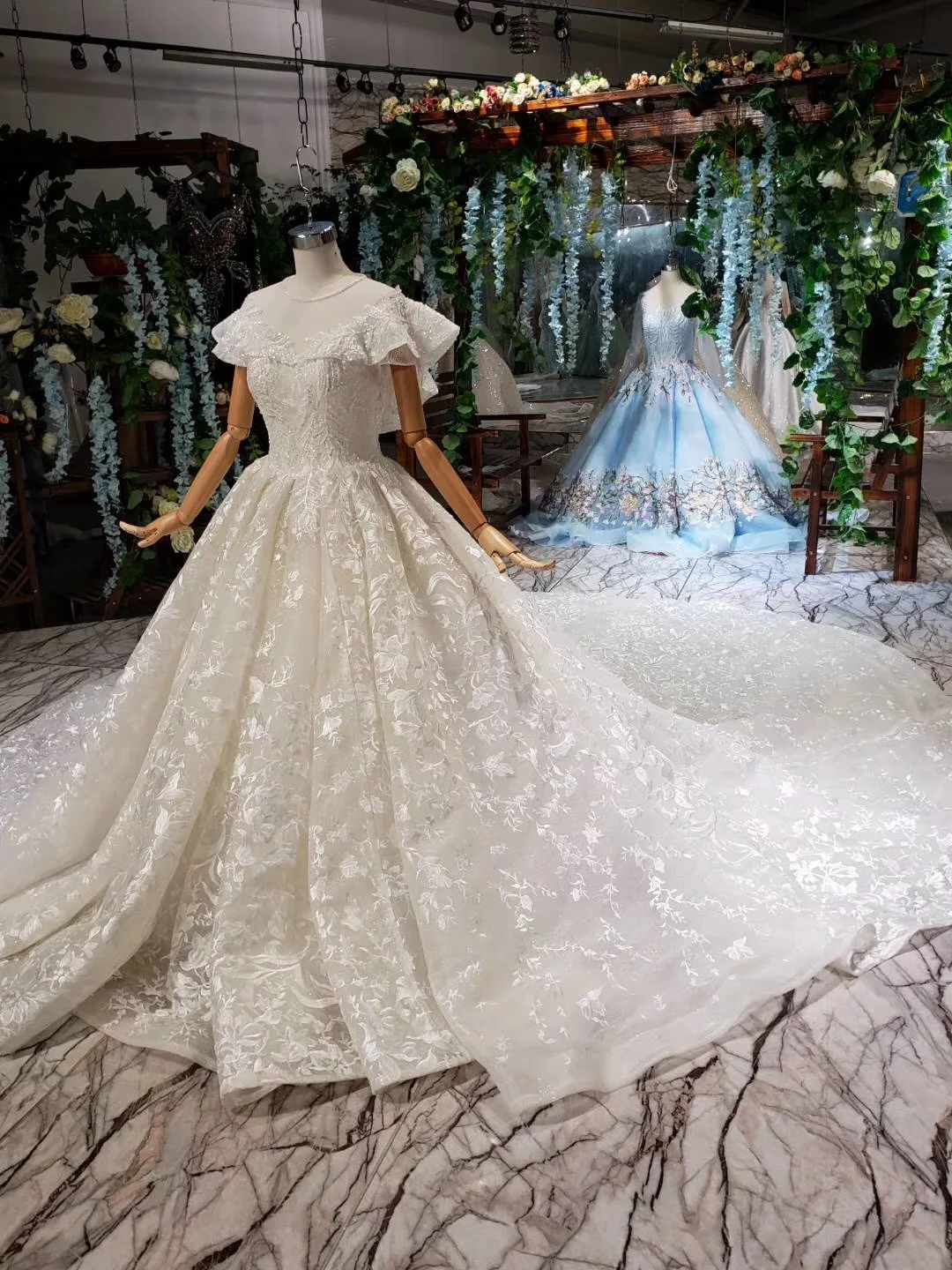 Luxury Wedding Dress O-neck Cap Sleeves Ball Gown Lace Up Bridal Wedding Gowns With Long Train As Photo Lace Beads Bridal Dress
Luxury Wedding Dress O-neck Cap Sleeves Ball Gown Lace Up Bridal Wedding Gowns With Long Train As Photo Lace Beads Bridal Dress