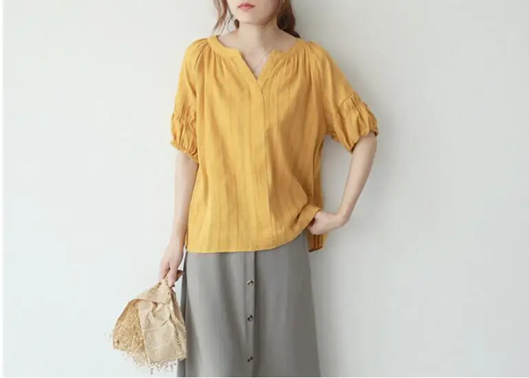 Women short Sleeve Shirts Summer Cotton 3 Colors Casual Tee Solid color V Neck Loose Women Shirts Tops
Women short Sleeve Shirts Summer Cotton 3 Colors Casual Tee Solid color V Neck Loose Women Shirts Tops