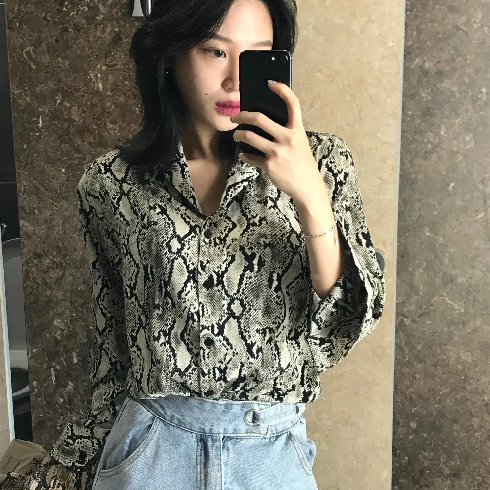 Chic Spring Simple Retro Fashion Snake Print Turn-down Collar Long Sleeve Korea Fashion Clothing Snakeskin Shirts
Chic Spring Simple Retro Fashion Snake Print Turn-down Collar Long Sleeve Korea Fashion Clothing Snakeskin Shirts