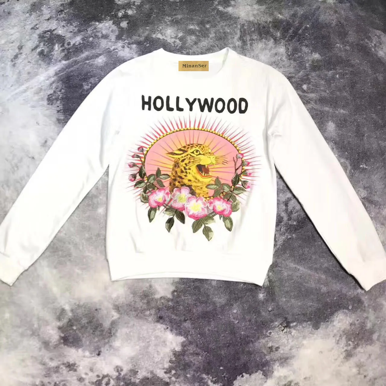 2021 women's autumn new long-sleeved high-quality embroidery printing letters o-neck cotton fashion sweatshirt pullover
2021 women's autumn new long-sleeved high-quality embroidery printing letters o-neck cotton fashion sweatshirt pullover