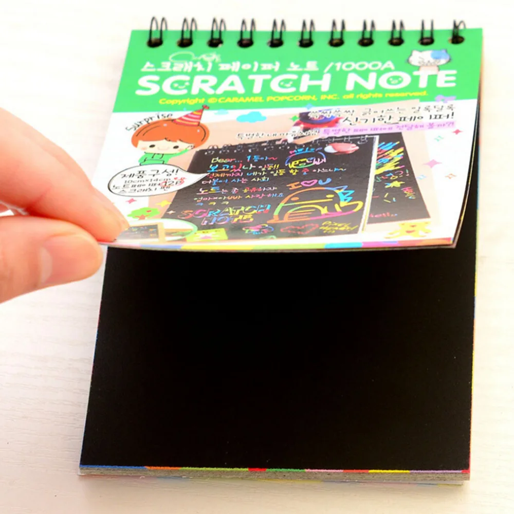 1PCS New Scratch Note Black Cardboard Creative DIY Draw sketch notes for kids toy Drawing Graffiti TOYS Gifts
1PCS New Scratch Note Black Cardboard Creative DIY Draw sketch notes for kids toy Drawing Graffiti TOYS Gifts
