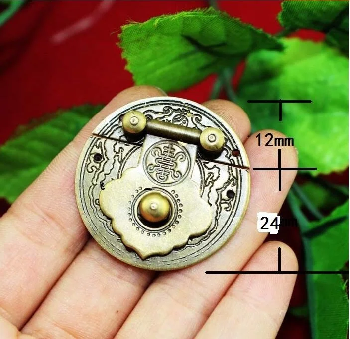 10 шт./лот, китайская латунная пряжка, застежка Ming and Qing, мебельная шкатулка для ювелирных изделий, декоративная пряжка, декоративные аксессуа...
10 шт./лот, китайская латунная пряжка, застежка Ming and Qing, мебельная шкатулка для ювелирных изделий, декоративная пряжка, декоративные аксессуа...