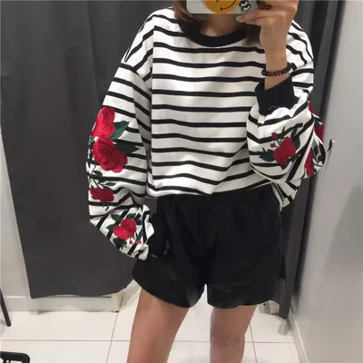 2 colors 2016 autumn rose embroidered lantern sleeve long-sleeve stripe sweatshirts womens hoodies (A8562)
2 colors 2016 autumn rose embroidered lantern sleeve long-sleeve stripe sweatshirts womens hoodies (A8562)