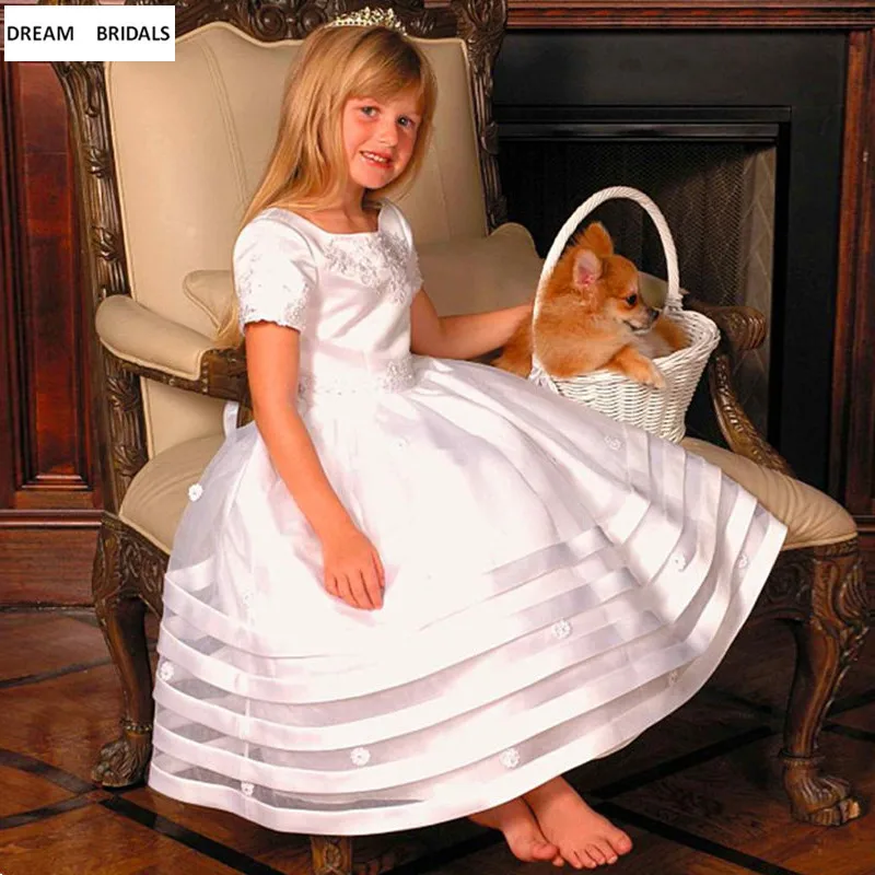Custom Made Scoop Flower Girl Dresses New 2019 Elegant Appliques Lace Short Sleeves First Communion Dresses Tiers Kids
Custom Made Scoop Flower Girl Dresses New 2019 Elegant Appliques Lace Short Sleeves First Communion Dresses Tiers Kids
