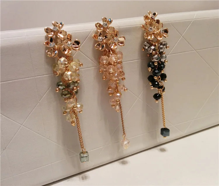 New arrival fashion crystal long Tassel Earrings beaded women earrings stud trendy floral earrings for women bijoux
New arrival fashion crystal long Tassel Earrings beaded women earrings stud trendy floral earrings for women bijoux