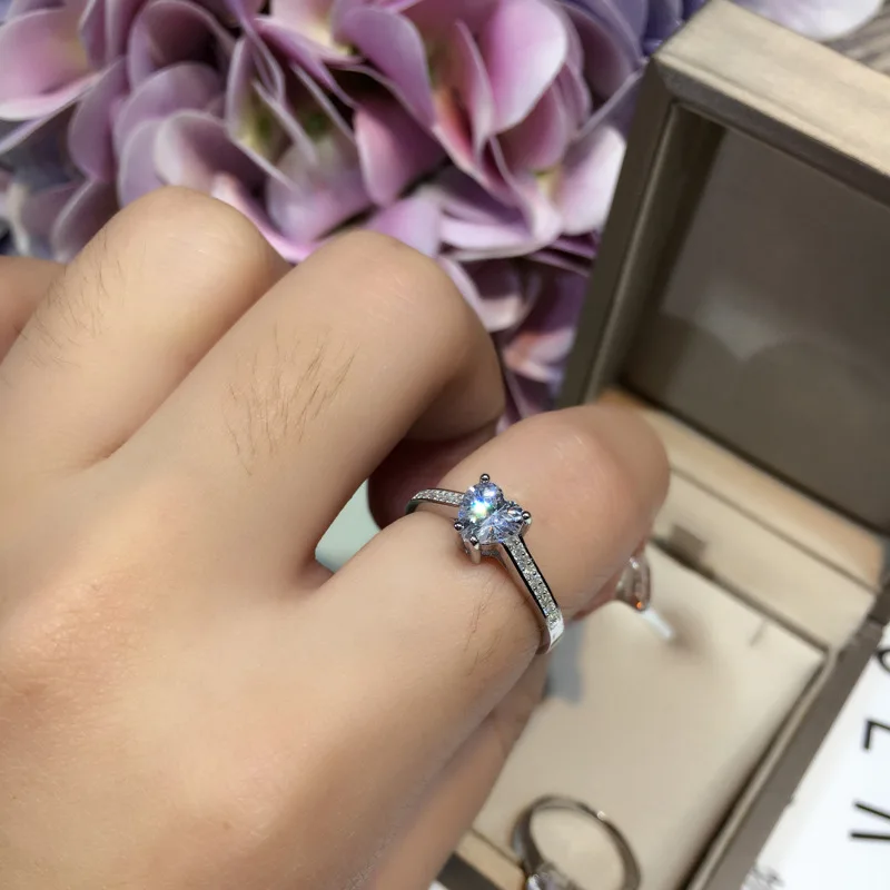 Fashion Women Charm Ring Pure 925 Sterling Silver Ring Simple Designer Shiny Zircon Women Ring
Fashion Women Charm Ring Pure 925 Sterling Silver Ring Simple Designer Shiny Zircon Women Ring