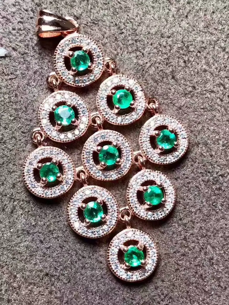 natural green emerald pendant 925 silver Natural gemstone Pendant Necklace Fashion tassel Circle length women party gift jewelry
natural green emerald pendant 925 silver Natural gemstone Pendant Necklace Fashion tassel Circle length women party gift jewelry