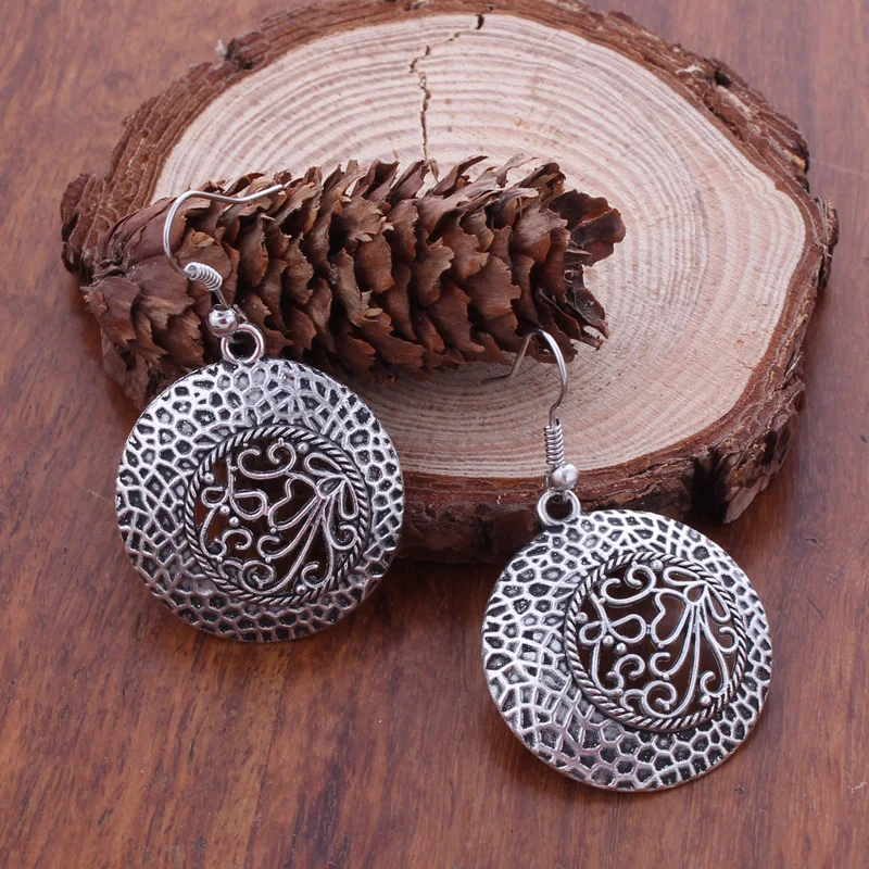 Statement Bohemian Vintage Ethnic Tibetan Silver Color Hollow Big Round Drop Earring Long Carved Flowers Drop Earrings For Women
Statement Bohemian Vintage Ethnic Tibetan Silver Color Hollow Big Round Drop Earring Long Carved Flowers Drop Earrings For Women