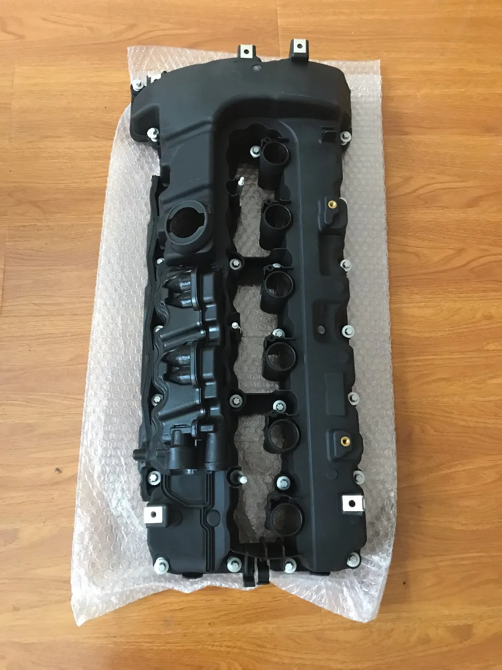 Крышка клапана двигателя, крышка клапана турбо 11127565284 для BMW Z4 X6 135i 335i 535i
Крышка клапана двигателя, крышка клапана турбо 11127565284 для BMW Z4 X6 135i 335i 535i