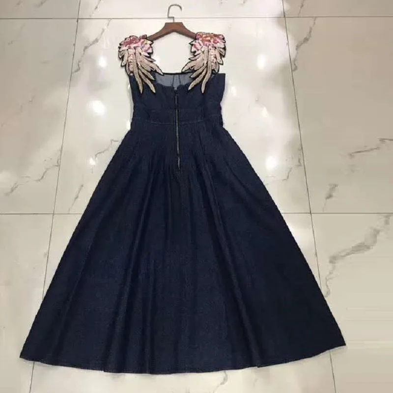 High Quality Denim Dress Women Spaghetti Strap Sequined Embroidery Sleeveless Mid-Calf Length Dark Blue Jeans Dress Ladies
High Quality Denim Dress Women Spaghetti Strap Sequined Embroidery Sleeveless Mid-Calf Length Dark Blue Jeans Dress Ladies