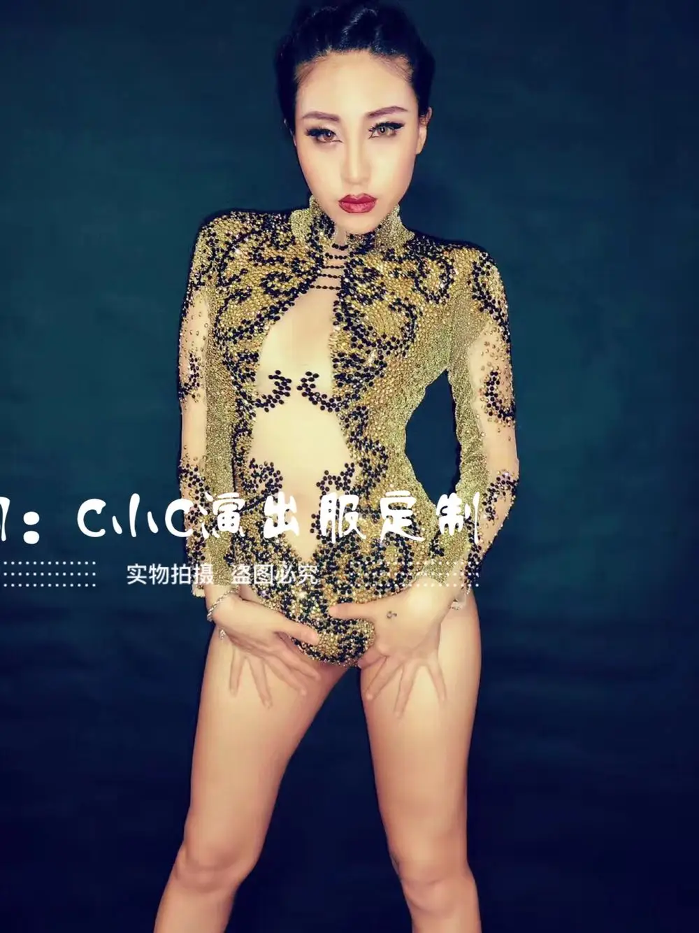Sexy Gold Black Rhinestones Bodysuit Fashion Women Shining Dance Wear Costumes Stage Clothing Party Birthday Leotard Wear
Sexy Gold Black Rhinestones Bodysuit Fashion Women Shining Dance Wear Costumes Stage Clothing Party Birthday Leotard Wear