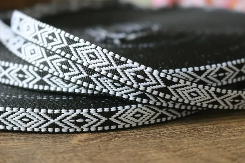 20yards/lots Woven Jacquard Ribbon 1.2cm white background black Geometric quadrangle pattern IS-2726
20yards/lots Woven Jacquard Ribbon 1.2cm white background black Geometric quadrangle pattern IS-2726