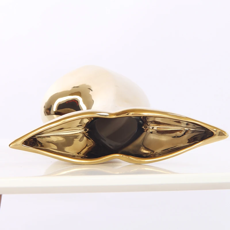 Nordic Ceramics Golden Whale tail Figurines Ornaments Animal model Garden Miniatures Handicrafts creative gift home decoration
Nordic Ceramics Golden Whale tail Figurines Ornaments Animal model Garden Miniatures Handicrafts creative gift home decoration