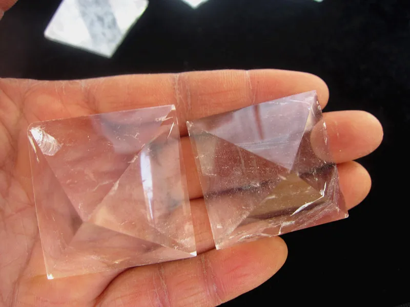 2015 natural white crystal clear quartz Engraved 40mm Pyramid Carved Stone Chakra Stones Healing Reiki pendant
2015 natural white crystal clear quartz Engraved 40mm Pyramid Carved Stone Chakra Stones Healing Reiki pendant
